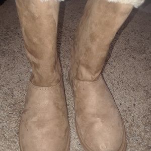 Tan boots like new